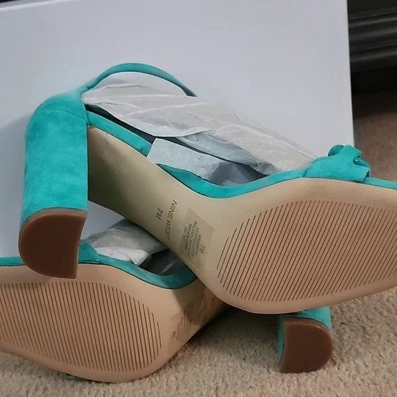 NINE WEST - Picture 5 of 7